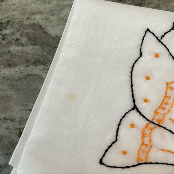 Vintage set of 2 hand embroidered pillowcases butterflies 30””x20” - Picture 7 of 9